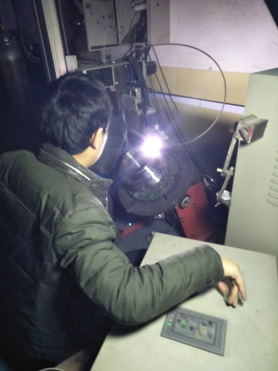 焊接變位機操作過(guò)程